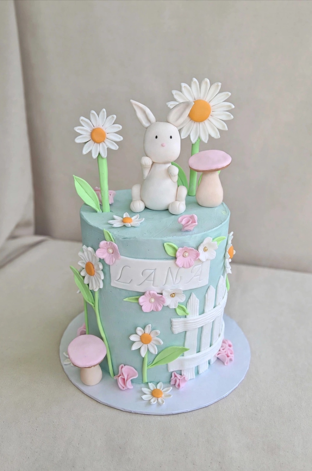 Kids cake by Bakery Queens