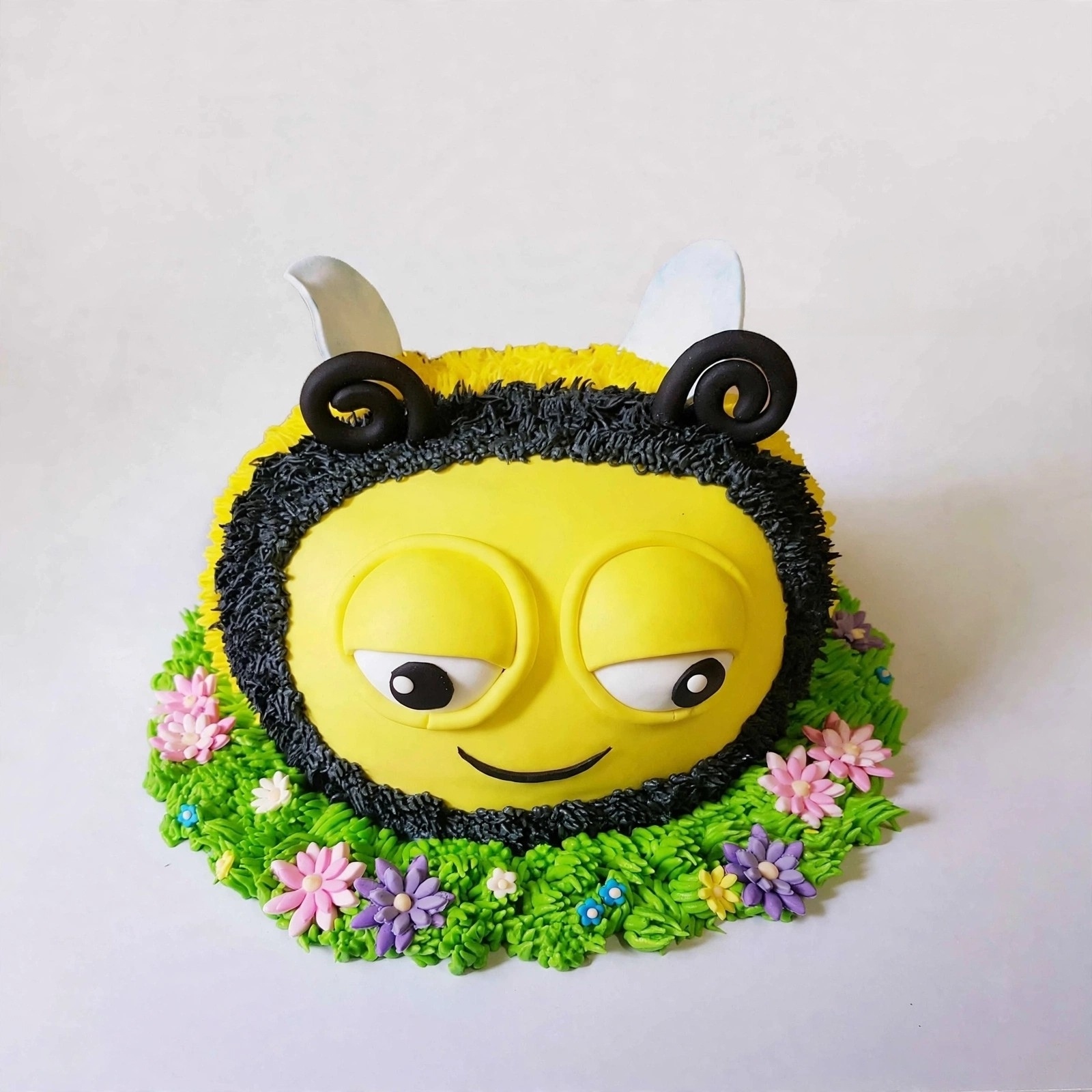 Illusion cake by Bakery Queens