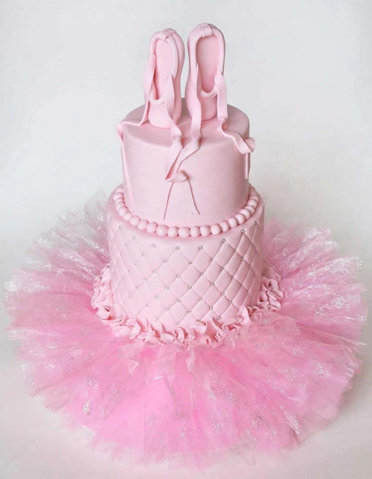 Illusion cake by Bakery Queens