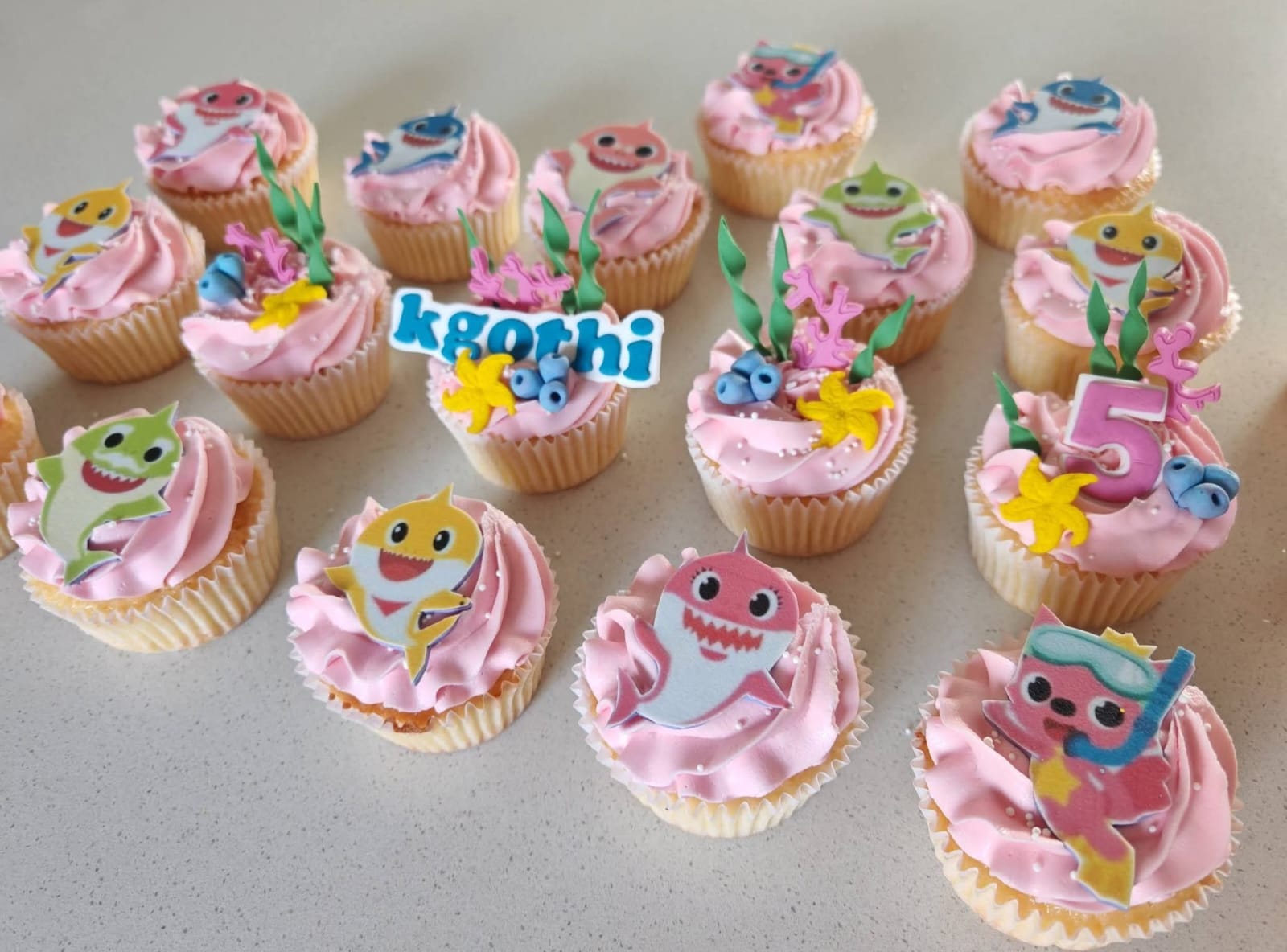 Cupcakes cake by Bakery Queens