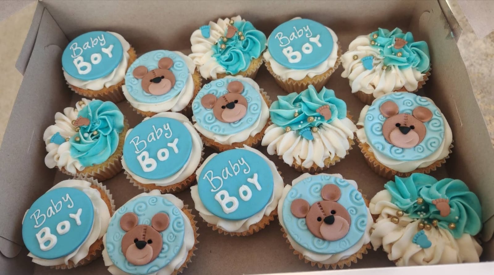 Cupcakes cake by Bakery Queens