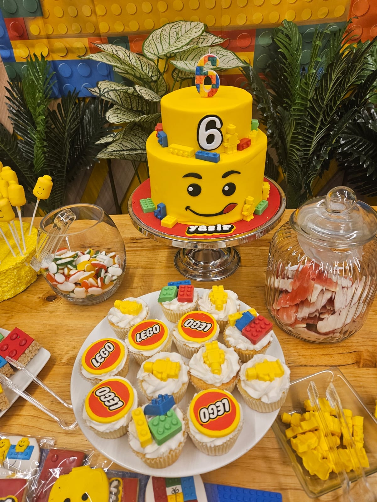 Cupcakes cake by Bakery Queens