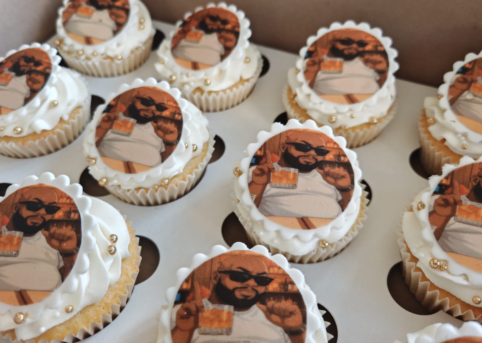 Cupcakes cake by Bakery Queens